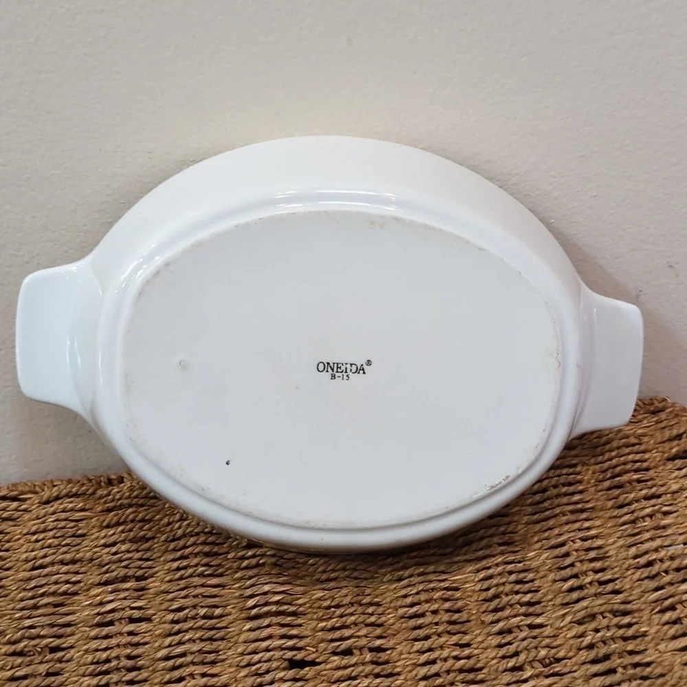 Oneida B-15 Buffalo Bright White 1 1/2 qt. Casserole Dish